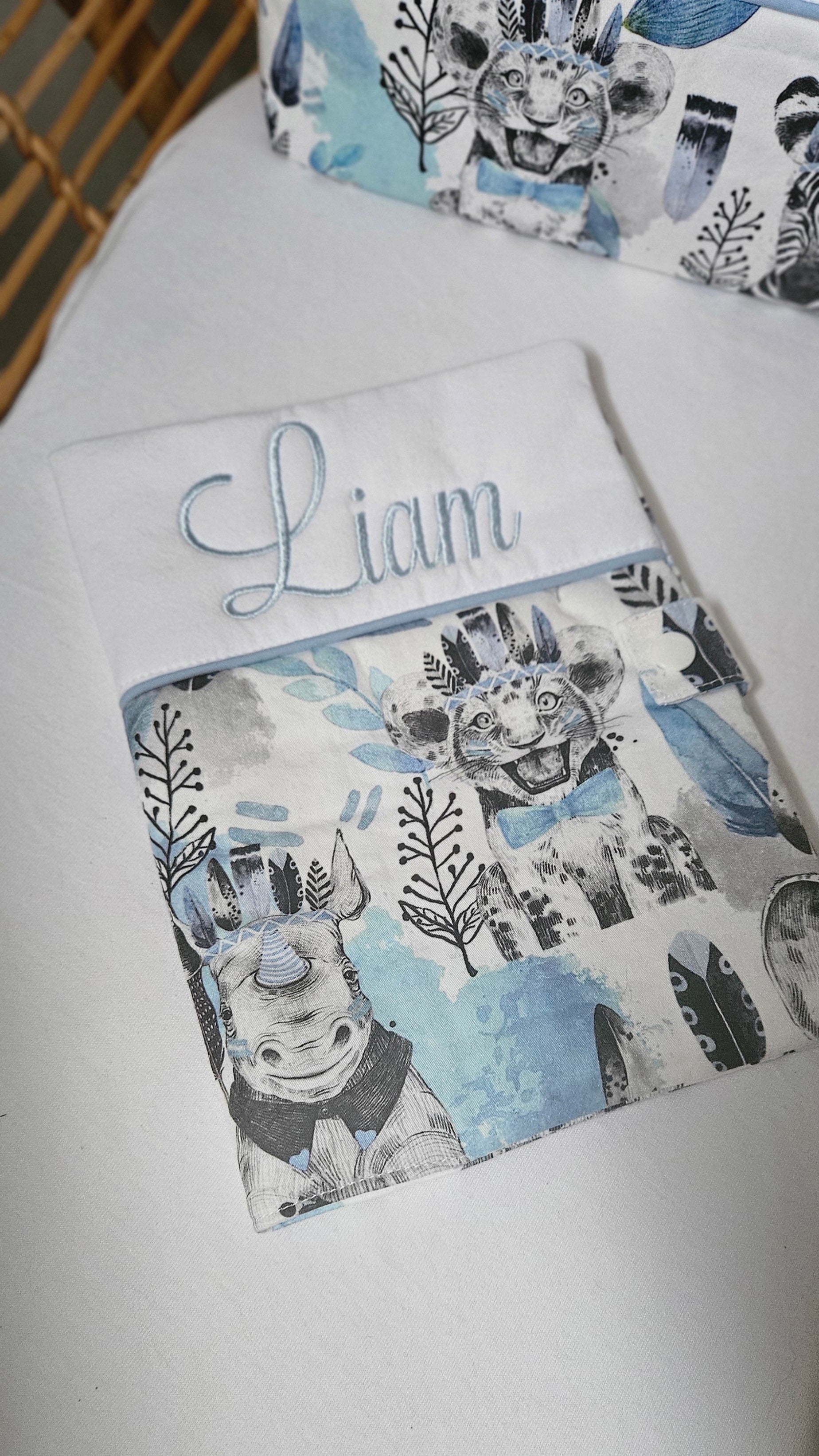 Ensemble protège carnet de santé + trousse