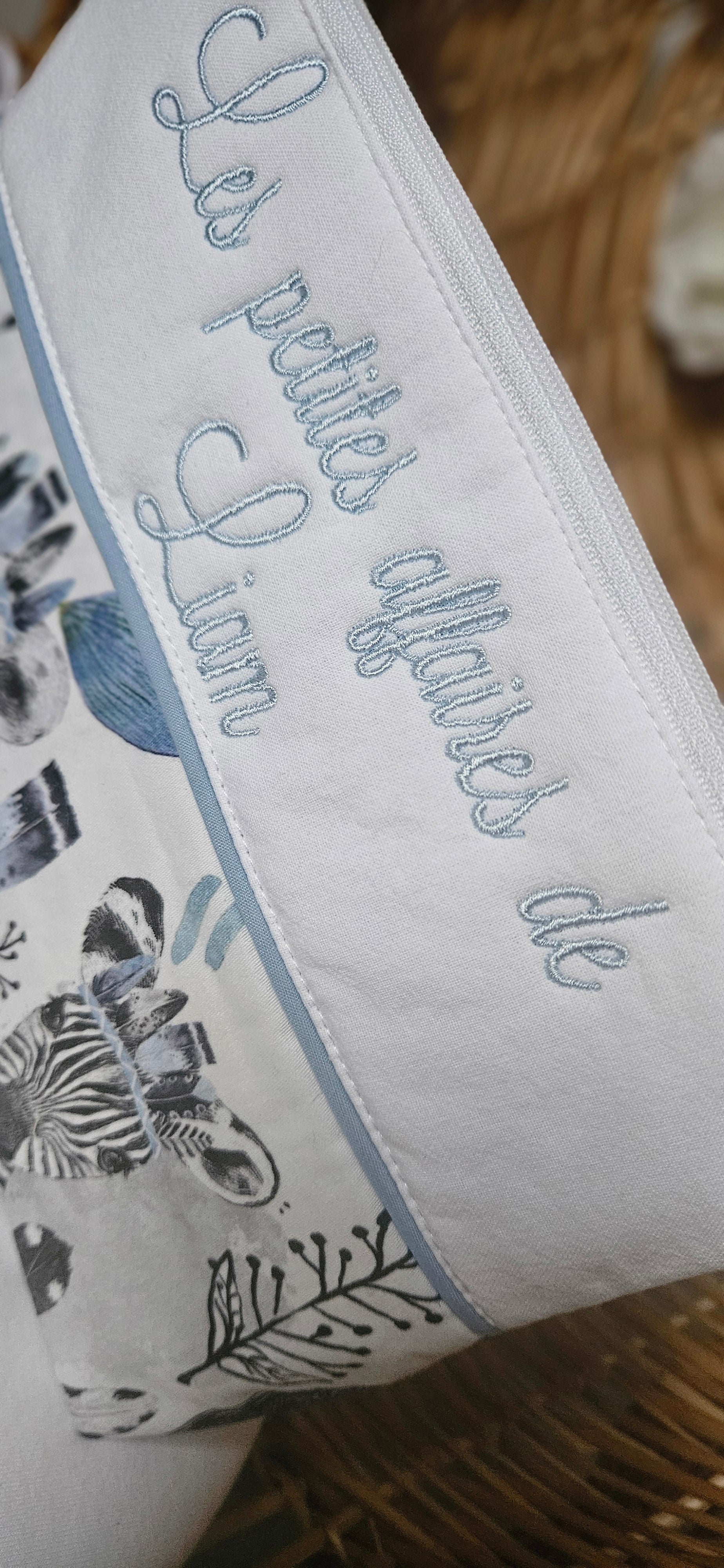 Ensemble protège carnet de santé + trousse