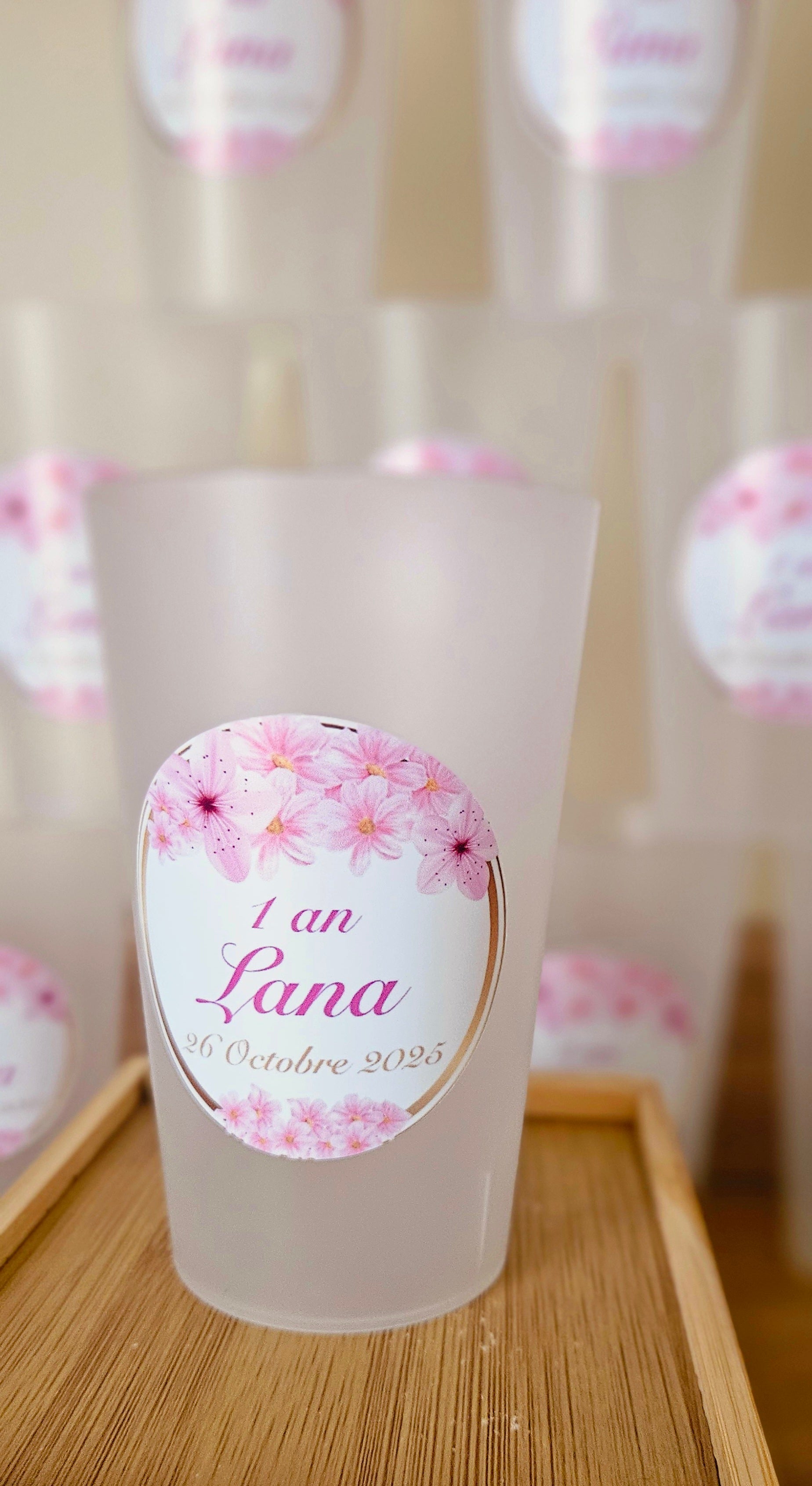Gobelet anniversaire – Fleurs roses & doré tendre 🌸✨