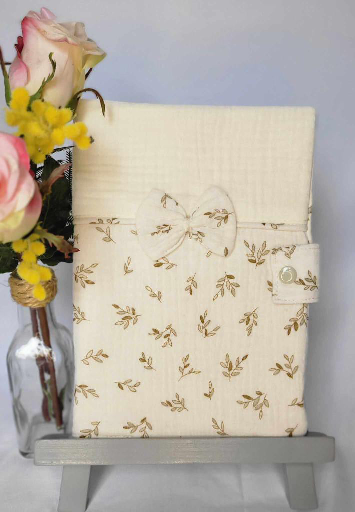 Protège carnet de santé "Petites feuilles"