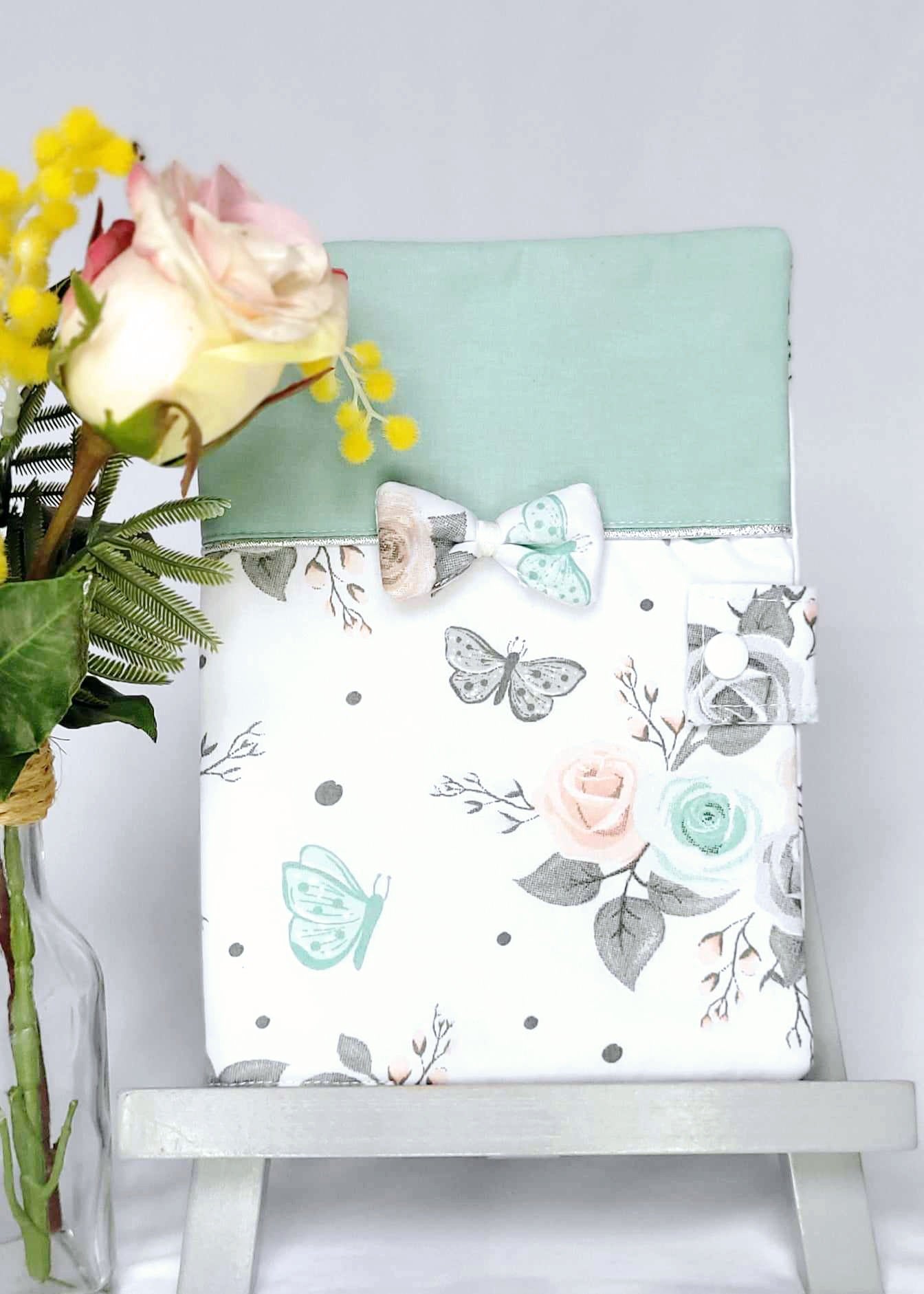 Protège carnet de santé papillon fleuri