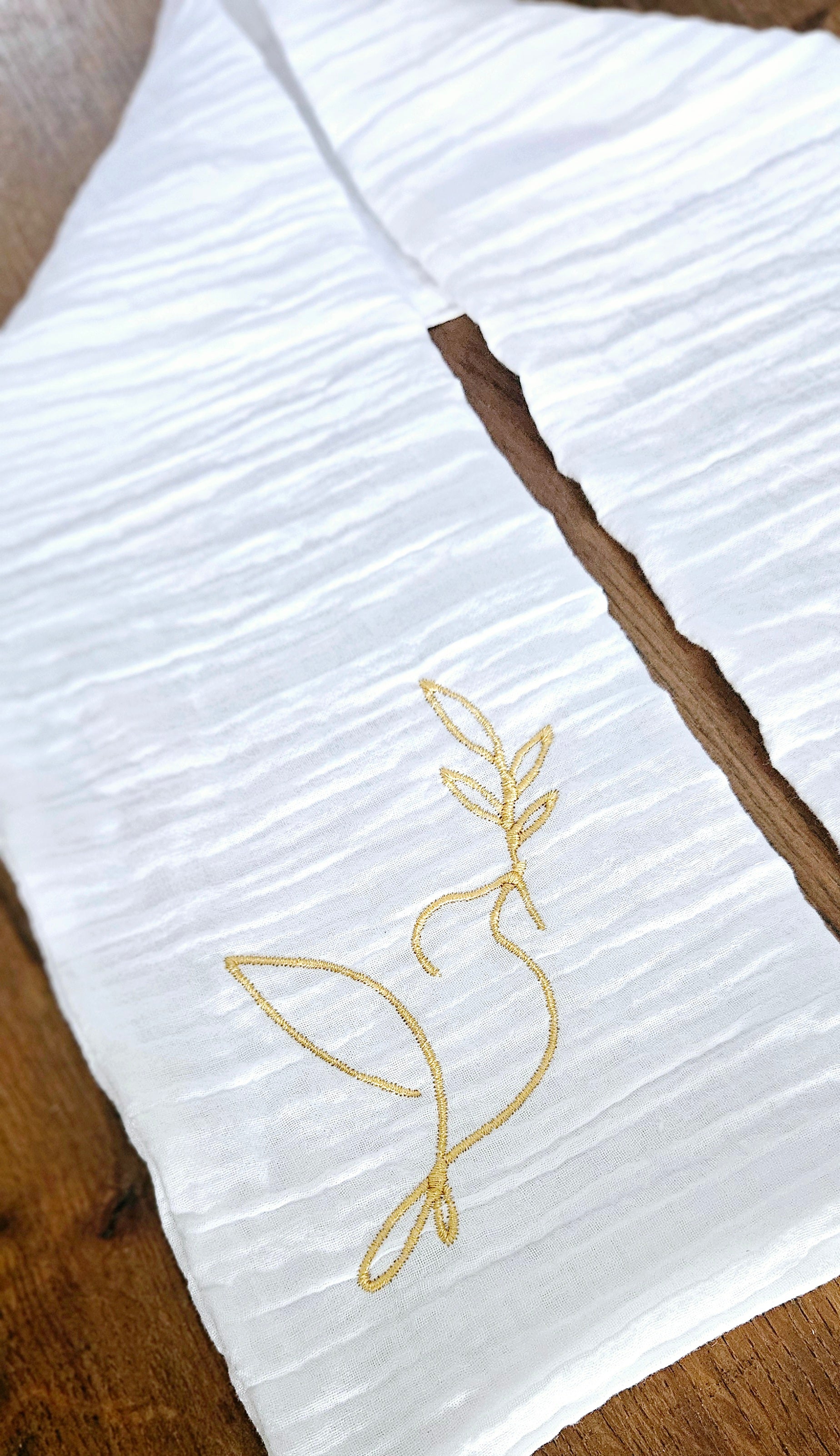 🕊️ Étole de baptême personnalisée – Prénom & date brodés en doré
