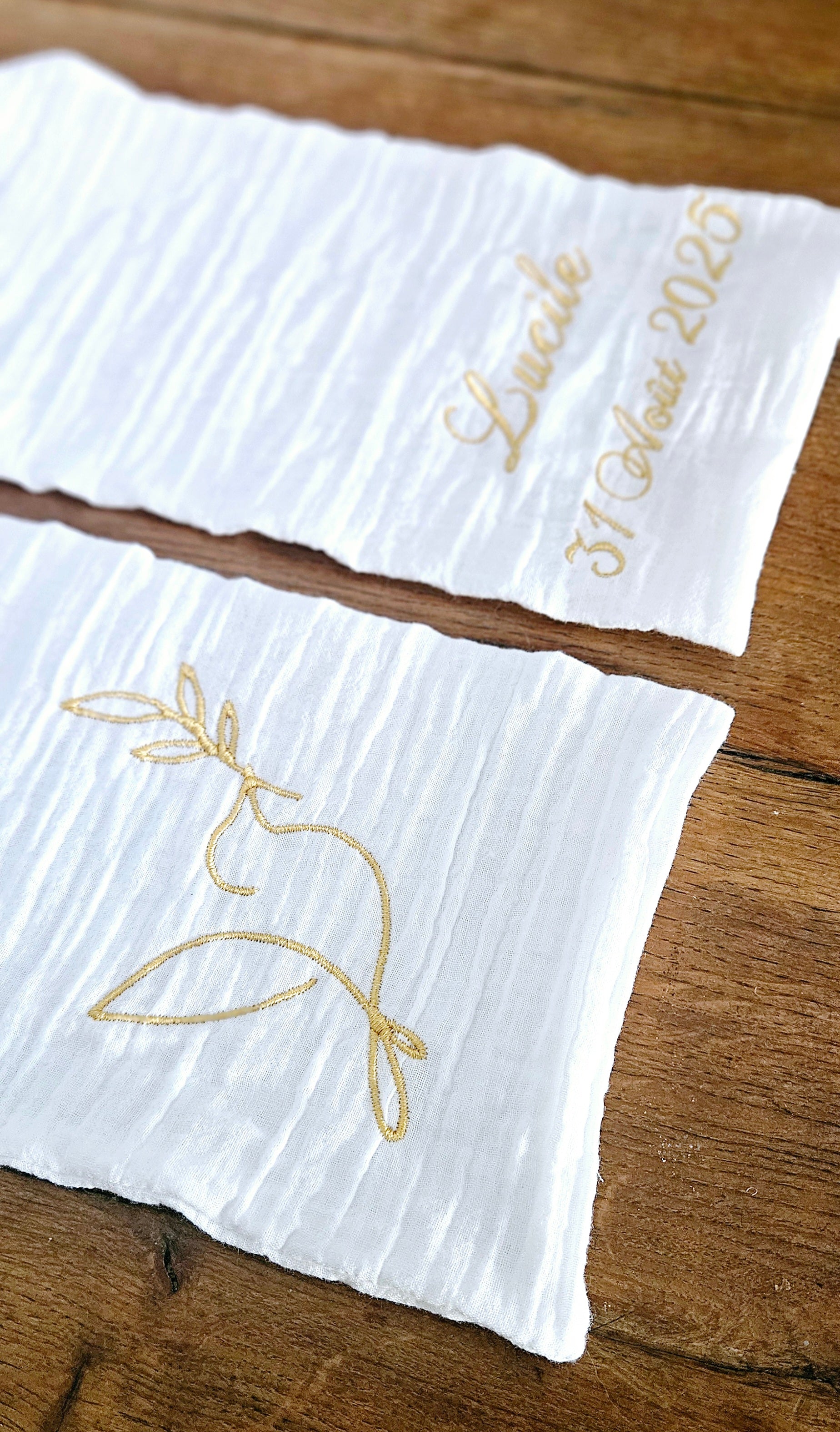 🕊️ Étole de baptême personnalisée – Prénom & date brodés en doré
