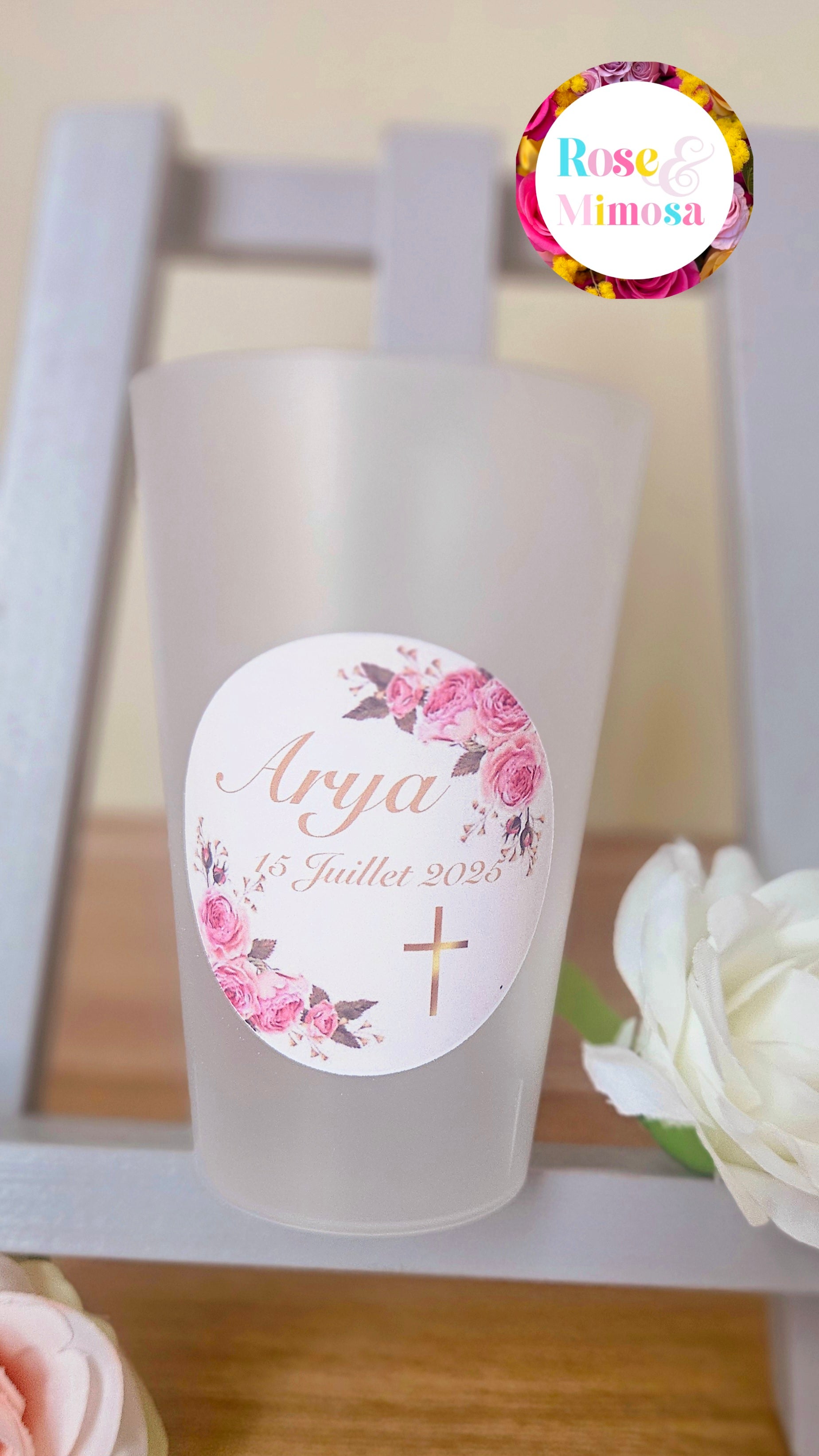 Gobelet Baptême Personnalisé – Fleurs Roses & Croix Dorée (25 cl)