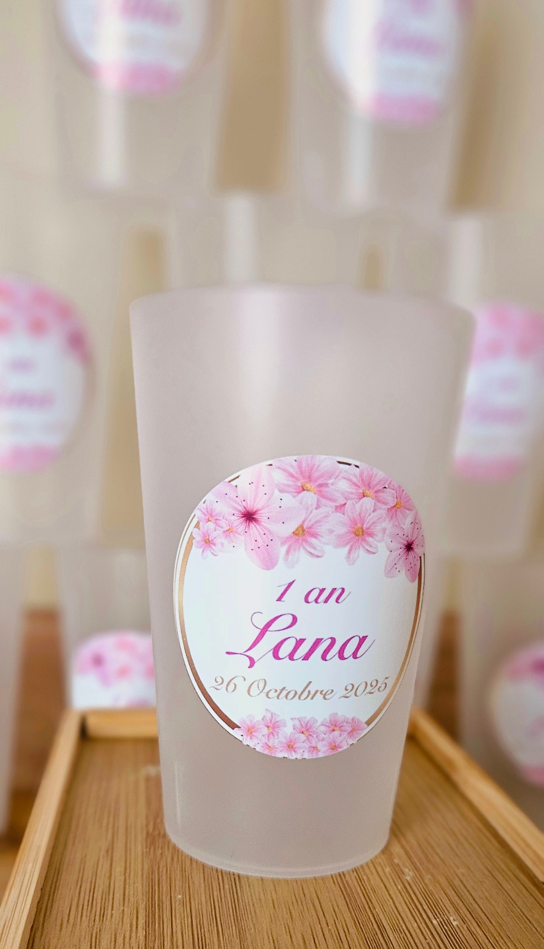Gobelet anniversaire – Fleurs roses & doré tendre 🌸✨