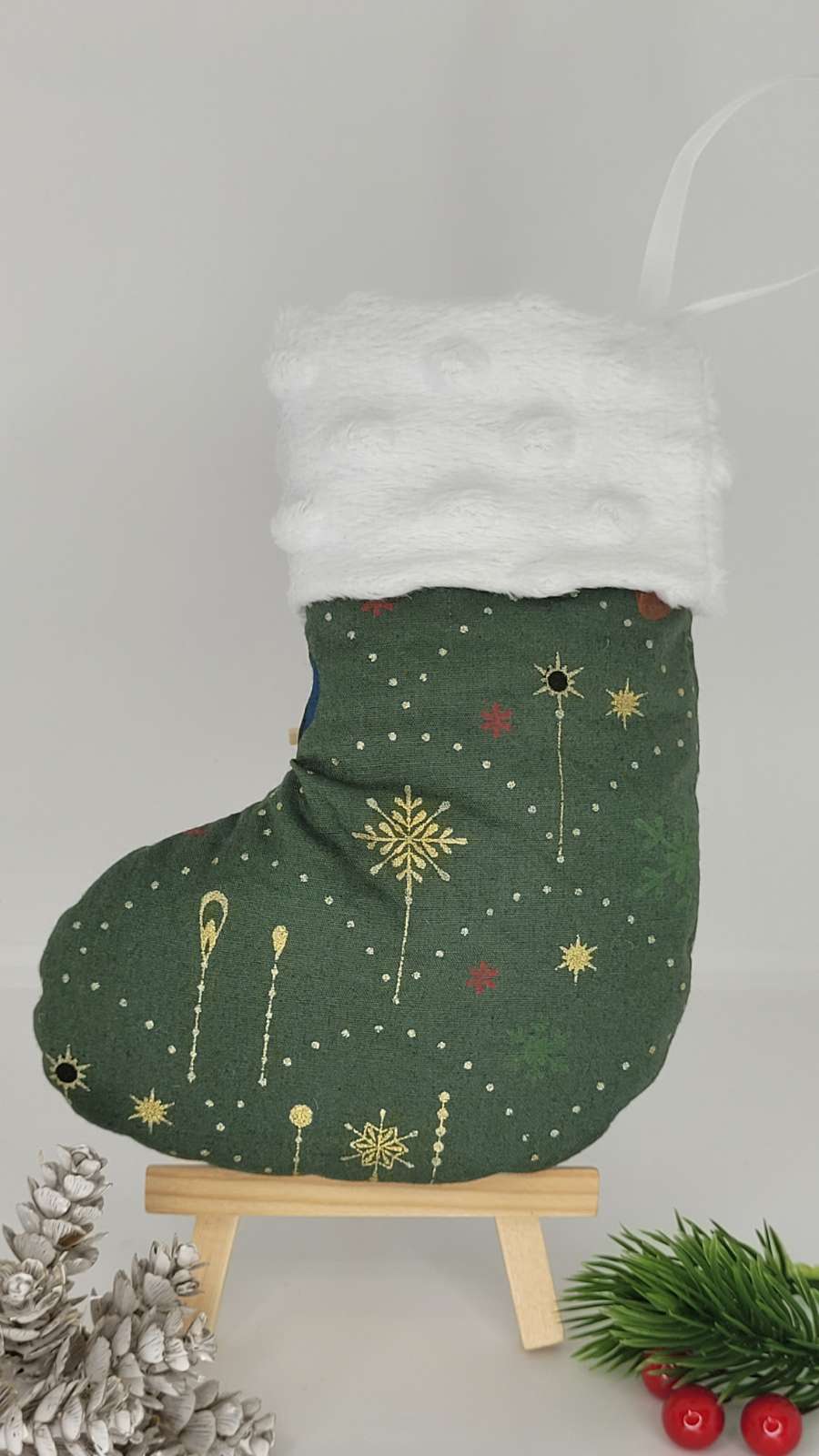 🌿✨ Botte de Noël – Modèle “Étoiles d’Hiver” (15 cm)